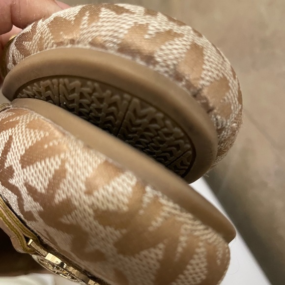 COPY - New MK flats size 4 but runs big - Picture 7 of 16